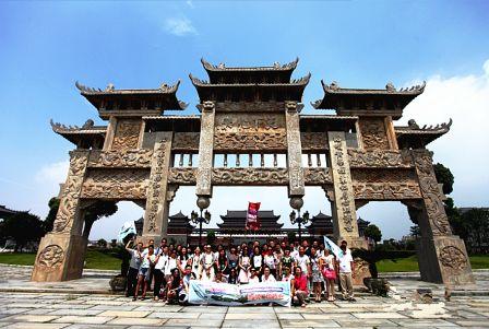 全國重點網(wǎng)媒采訪團(tuán)參訪仁和集團(tuán)